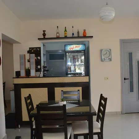 Apartament Apartament Qetesia *